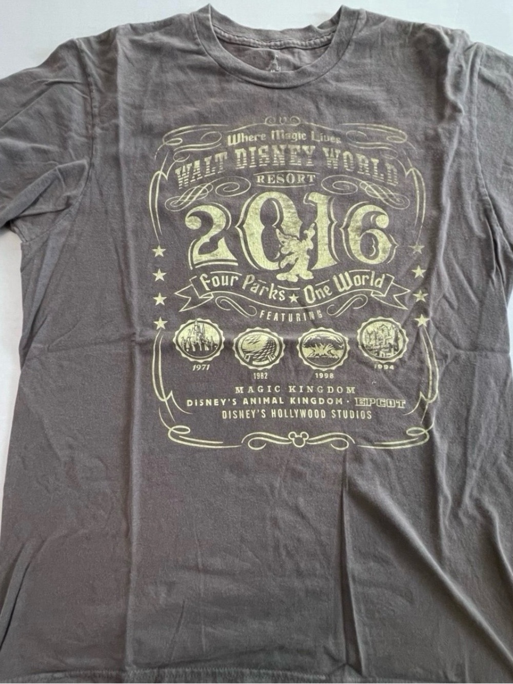 Disney 2016 Graphic Tee in Gray with Yellow Print. Medium “Four Parks One World